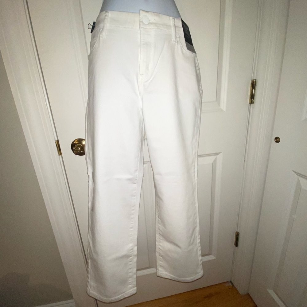 Women’s Vera Wang mid rise power stretch white pants. NWT